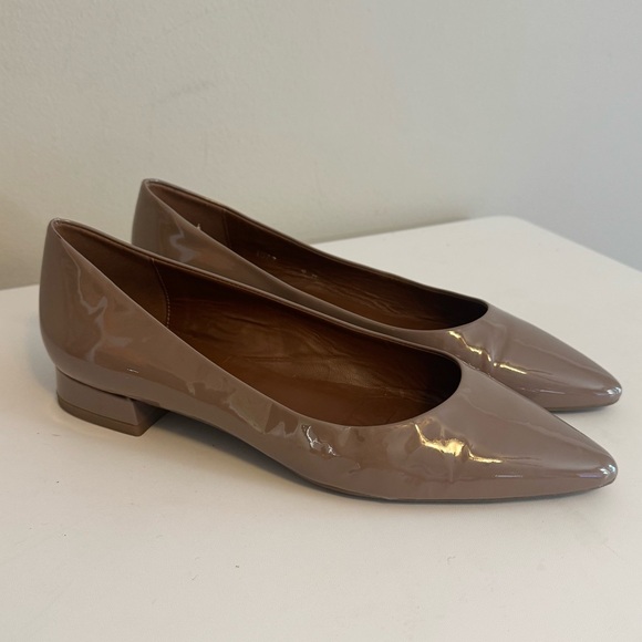 Aquatalia Penina Latte Womens Beige Patent Leather Slip-On Flats Loafers Size 9M - Picture 1 of 12